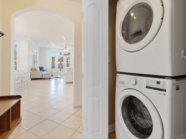 Luxurious 8 Bedroom Coastal Retreat in Destin - Perfect for Groups